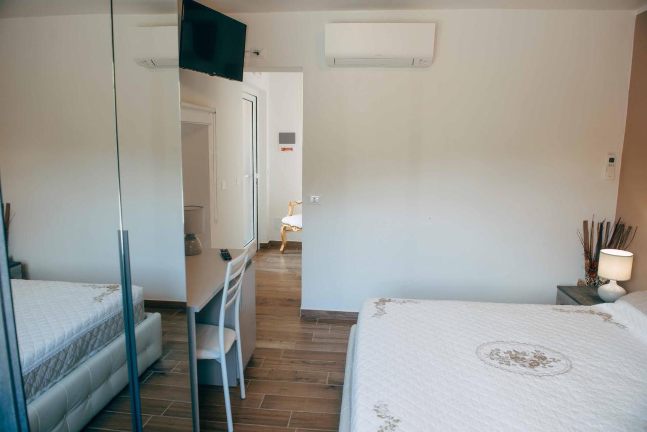 Affitta Camere La Fenice Di Folli Lorella Puegnago Exterior foto