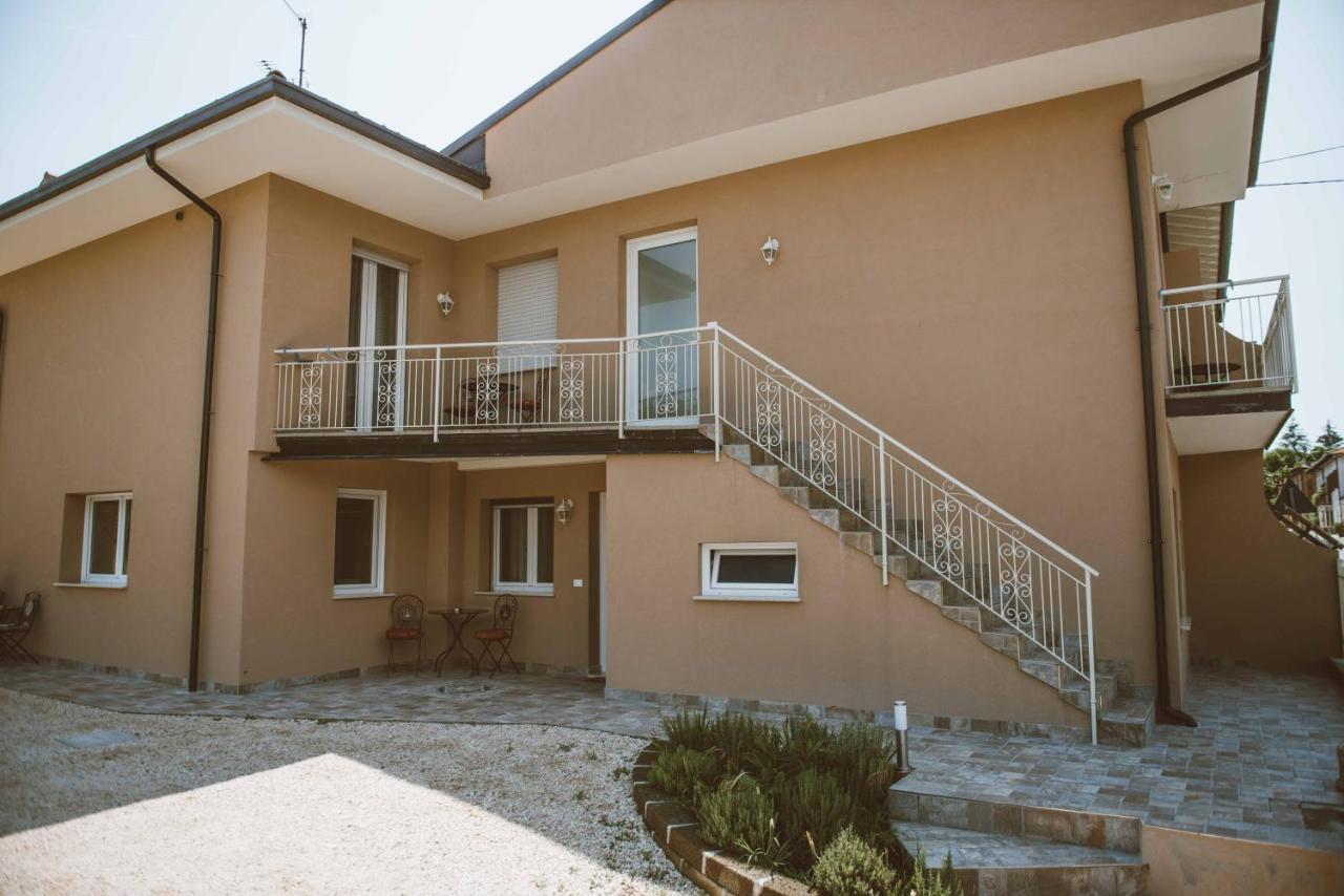 Affitta Camere La Fenice Di Folli Lorella Puegnago Exterior foto