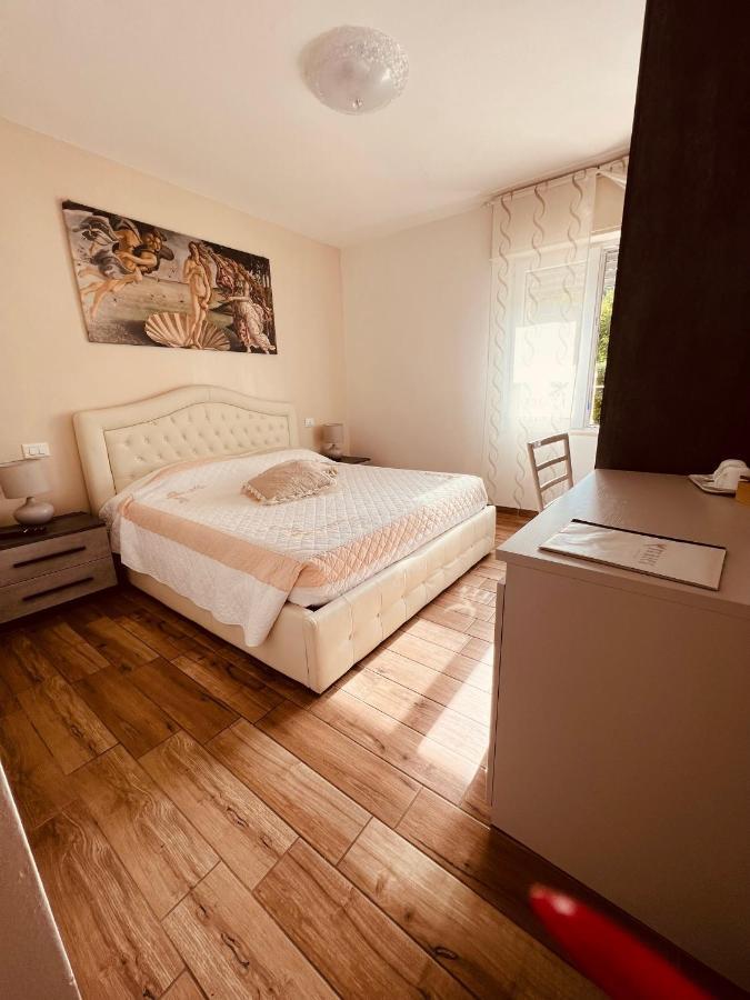 Affitta Camere La Fenice Di Folli Lorella Puegnago Exterior foto